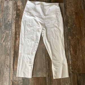 Lululemon white capris size 8
